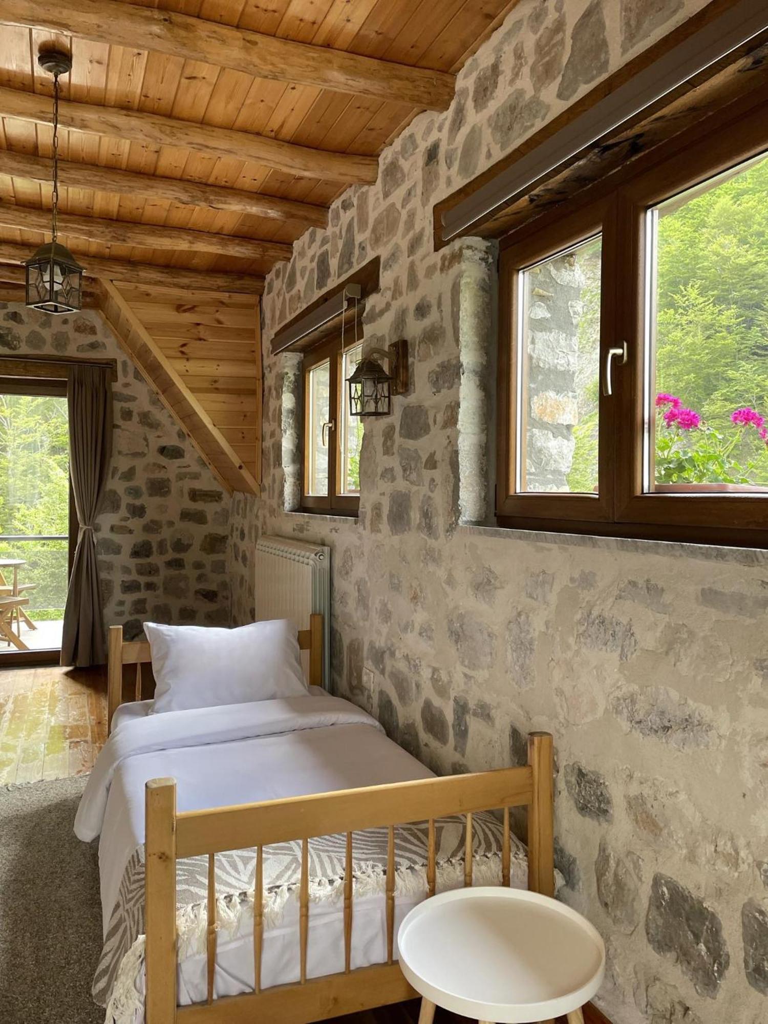Valter & Drita'S Guesthouse Theth Exterior photo